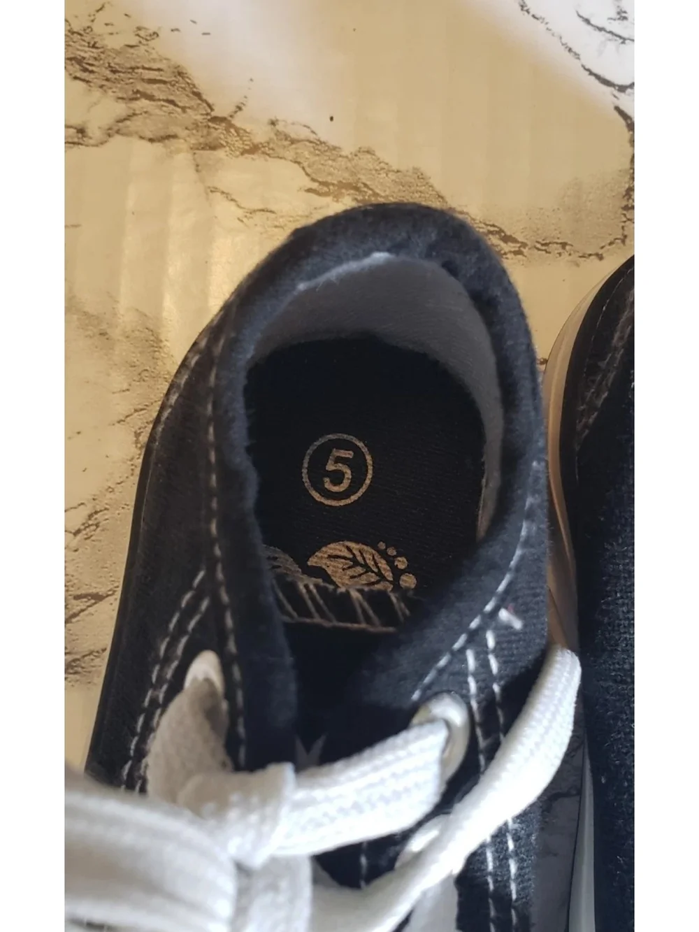 Natural Steps Black Canvas Kids‎ Sneakers with White Laces. Kids Size 5